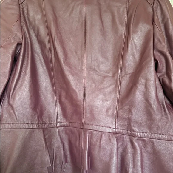 Elegant Women's Burgundy Leather Jacket - Picture 4 of 5
